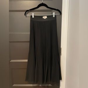 Wilfred aritiza black pleated midi skirt size xs